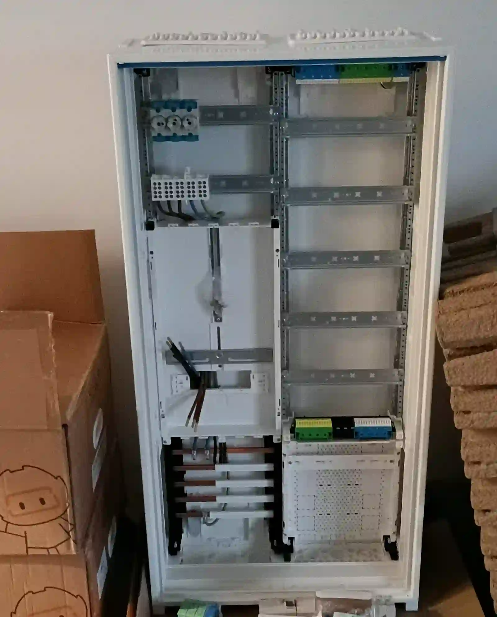 Zählerschrank im Aufbau